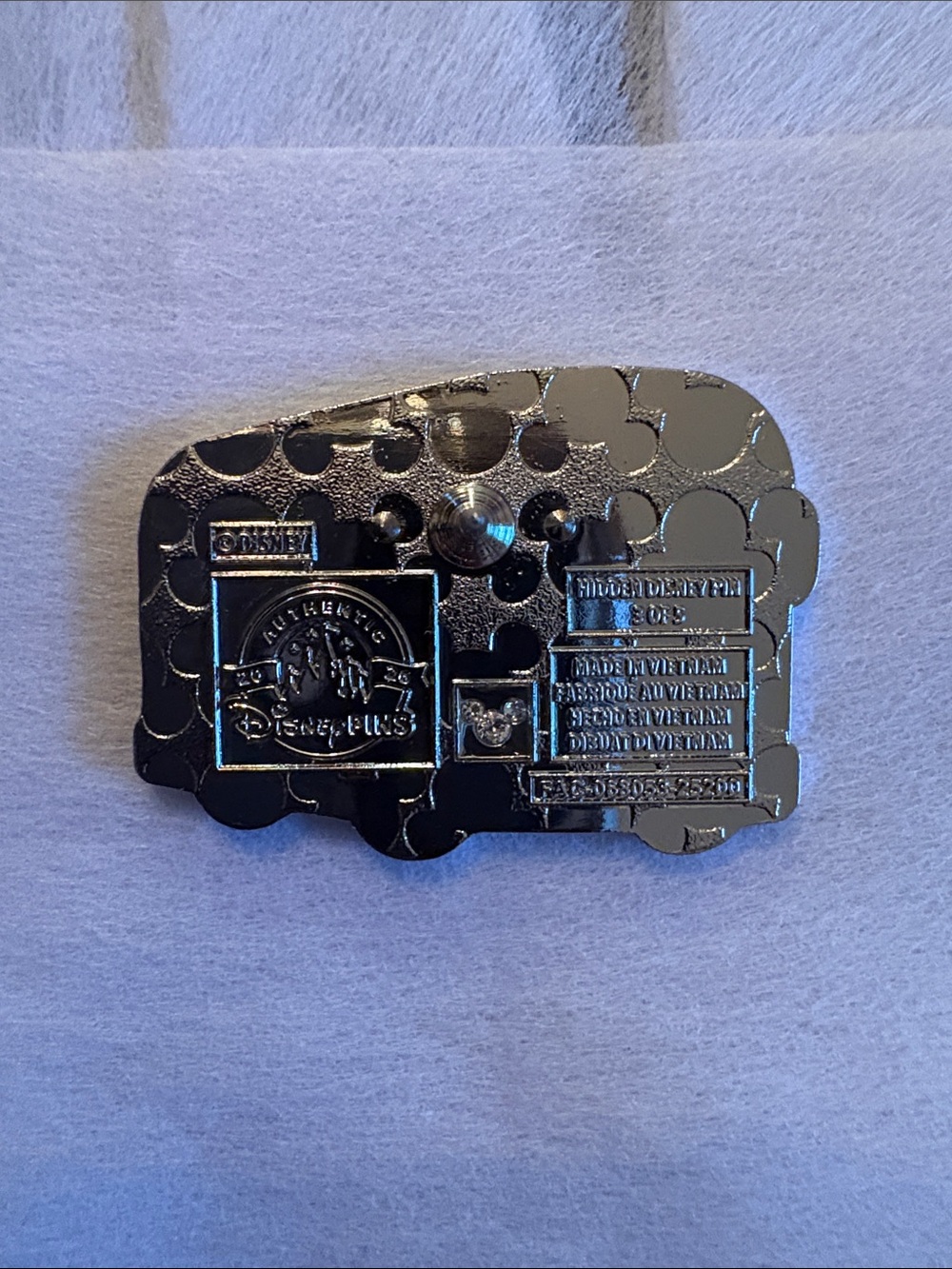 Disney Parks trading pin - 101 Dalmatians Bus (hidden Mickey) 2026 Wave A - Picture 2 of 3